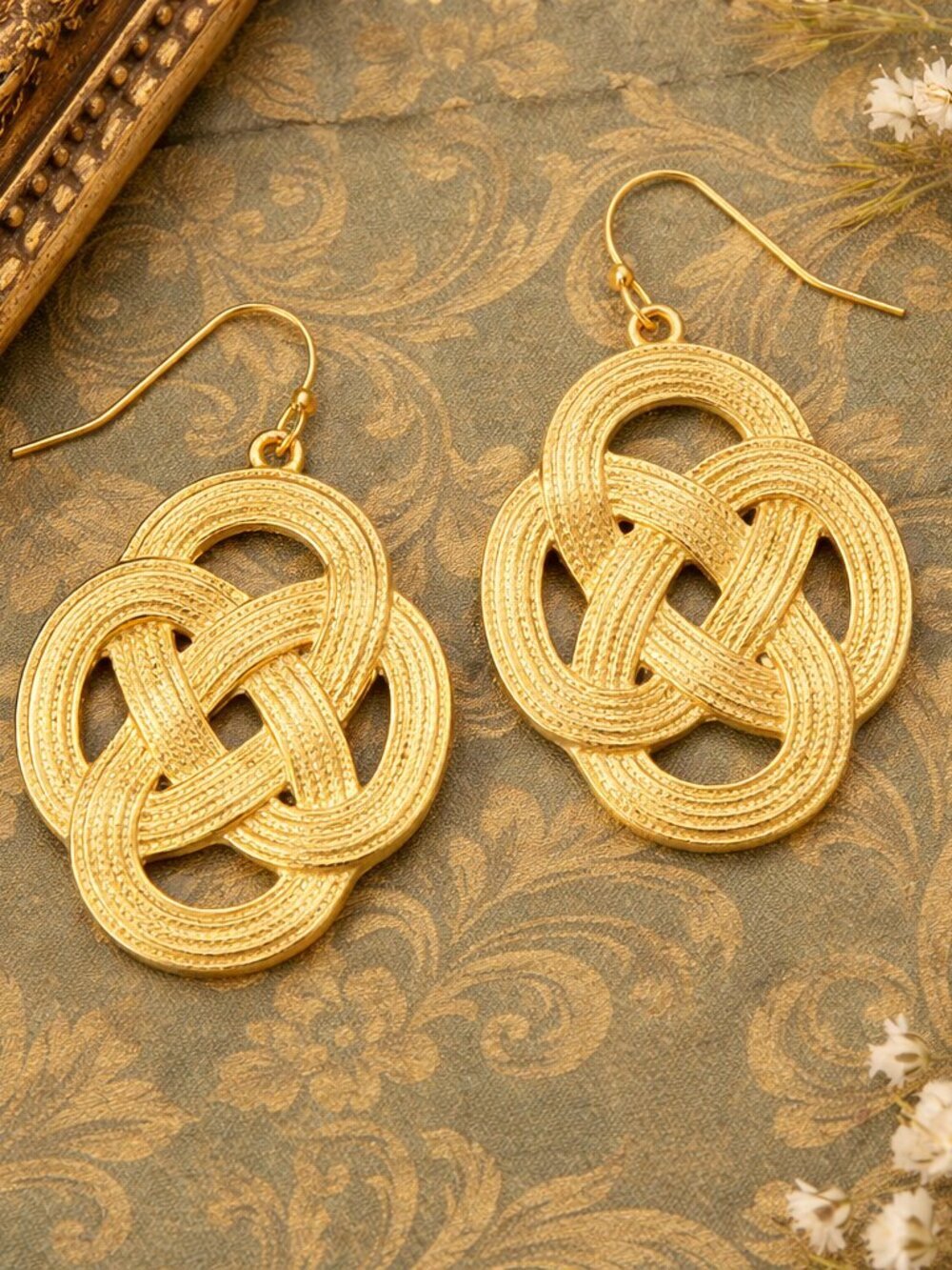 Stunning!  Susan Shaw Filigree Statement Earrings NWT